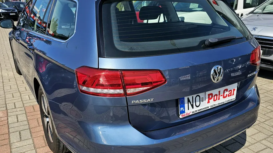 VOLKSWAGEN Passat -