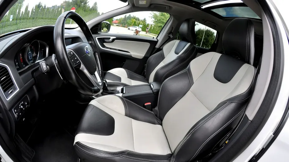 VOLVO XC60 -