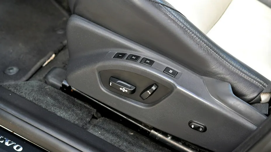 VOLVO XC60 -