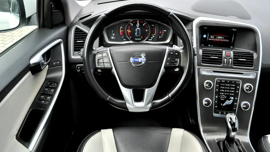 VOLVO XC60 -