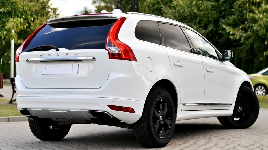 VOLVO XC60 -