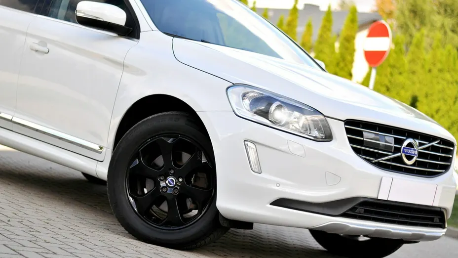VOLVO XC60 -