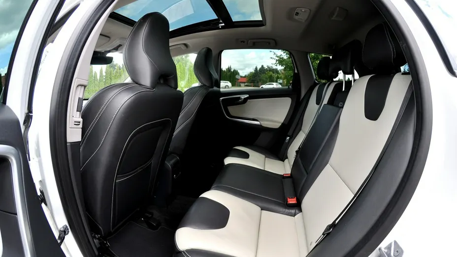 VOLVO XC60 -