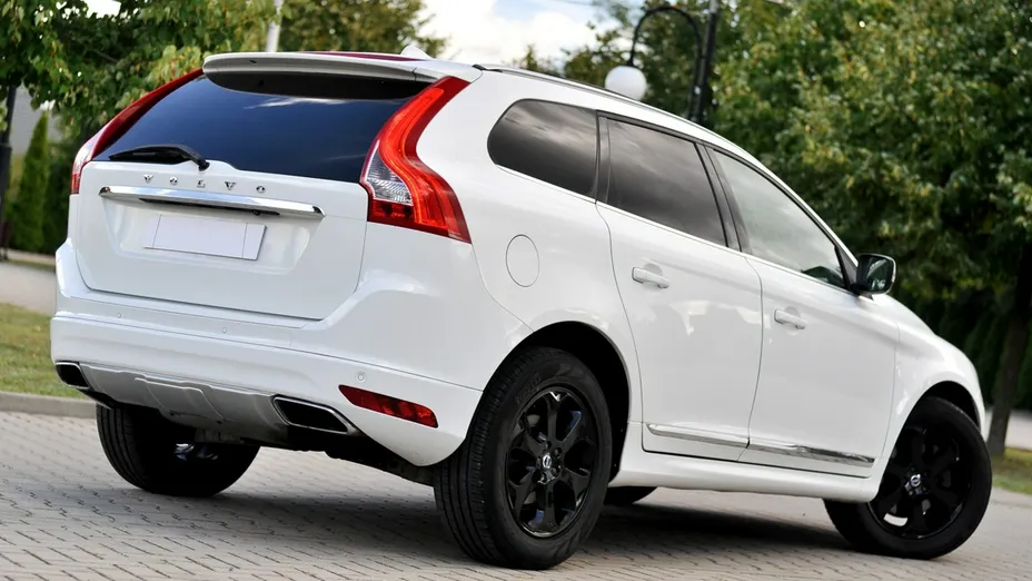 VOLVO XC60 -