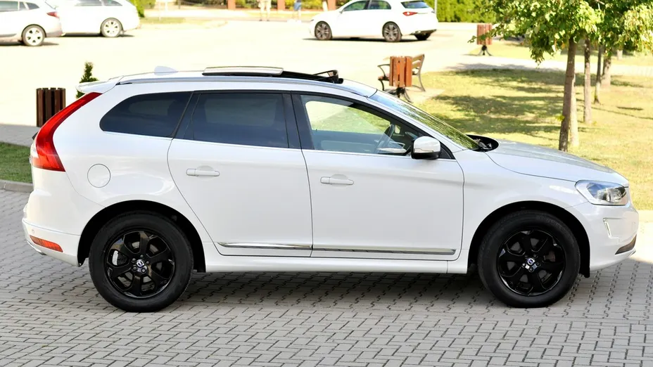 VOLVO XC60 -