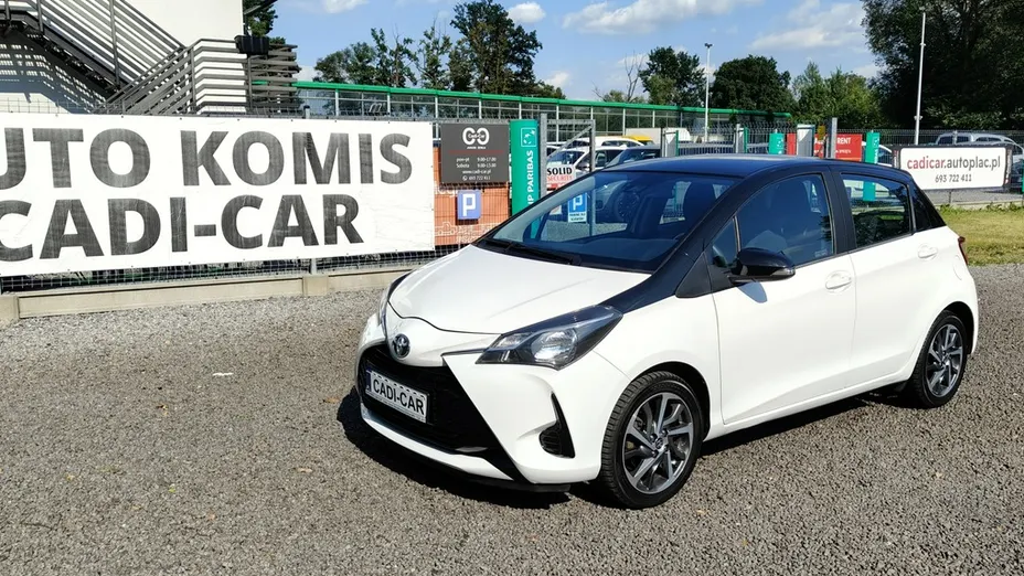 TOYOTA Yaris -