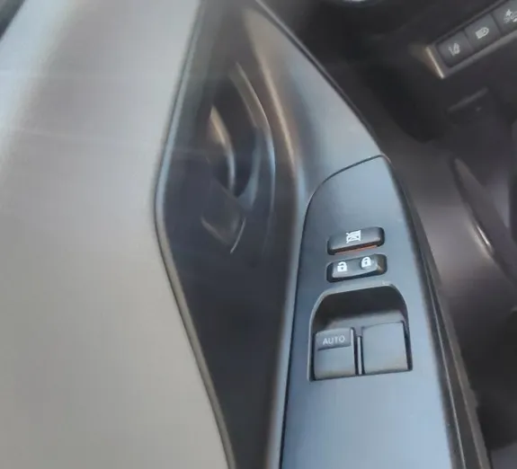 TOYOTA Yaris -