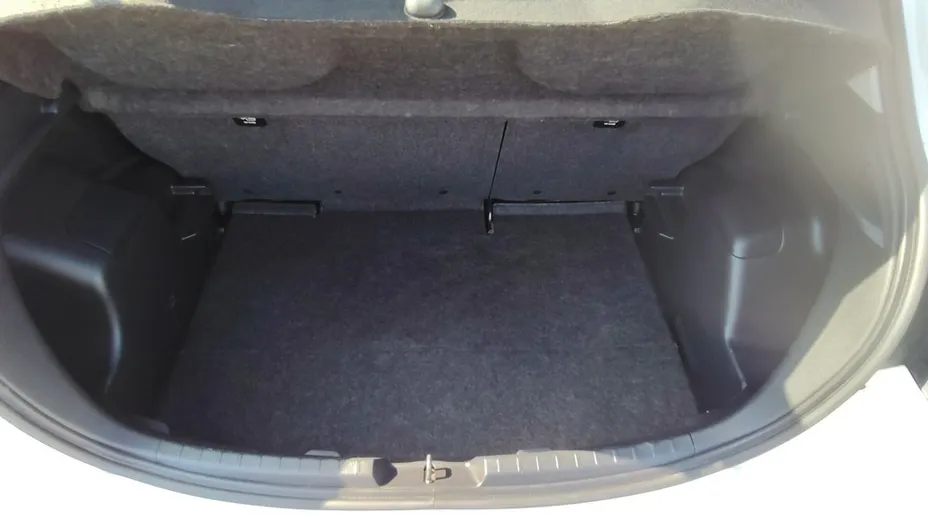 TOYOTA Yaris -