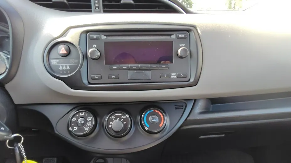 TOYOTA Yaris -
