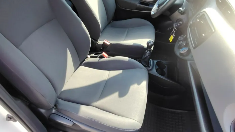 TOYOTA Yaris -