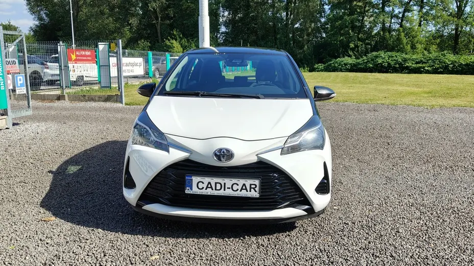TOYOTA Yaris -