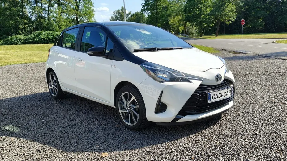 TOYOTA Yaris -