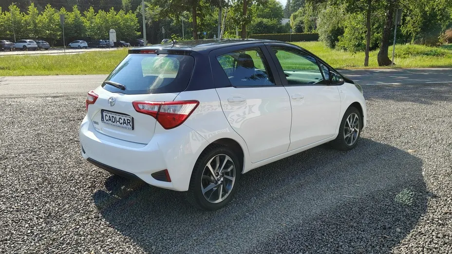 TOYOTA Yaris -