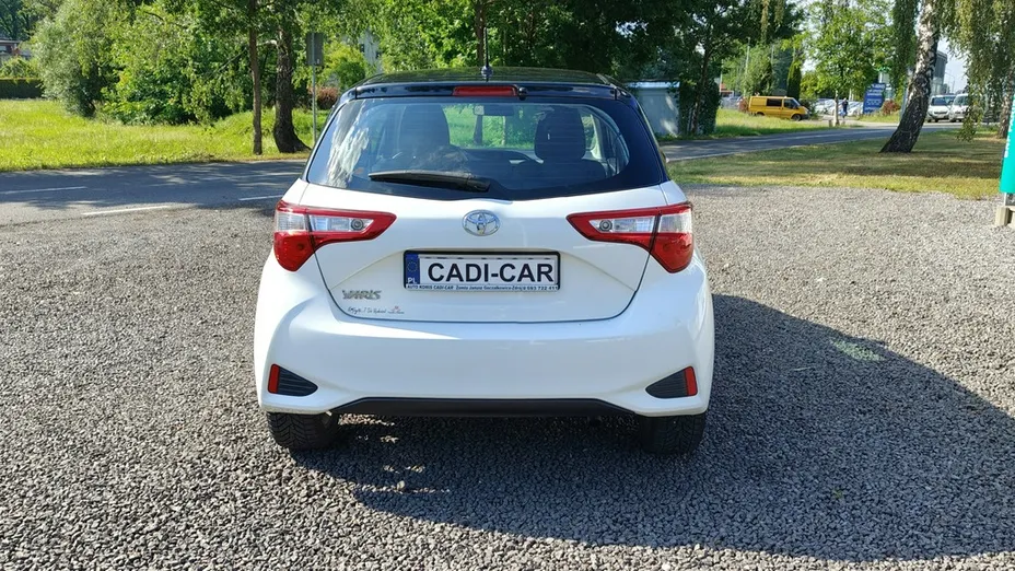 TOYOTA Yaris -