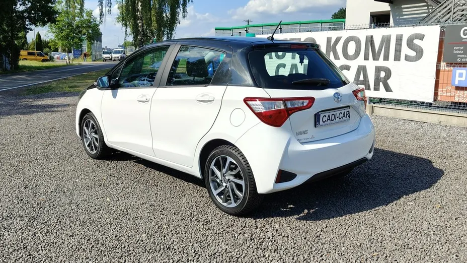 TOYOTA Yaris -