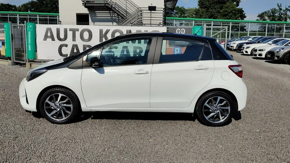 TOYOTA Yaris -