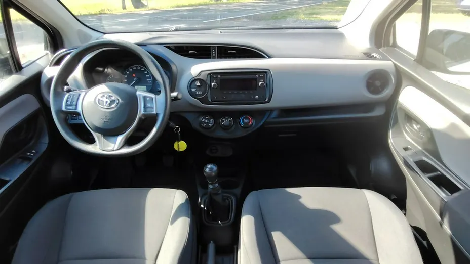 TOYOTA Yaris -