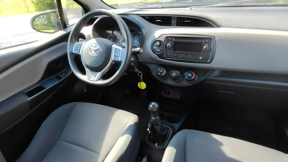 TOYOTA Yaris -