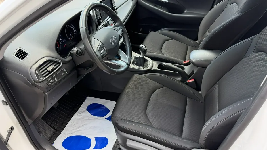 HYUNDAI i30 -