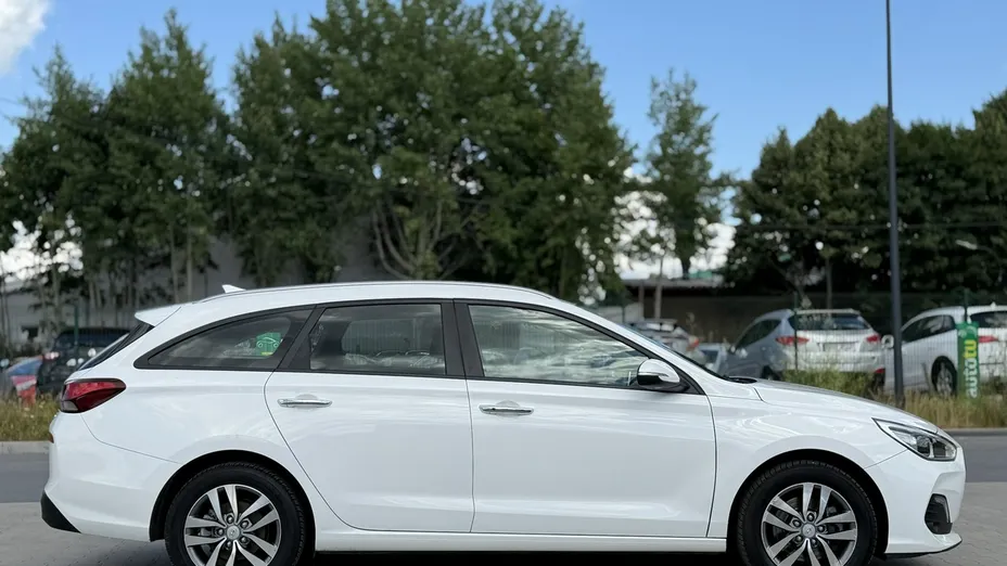 HYUNDAI i30 -