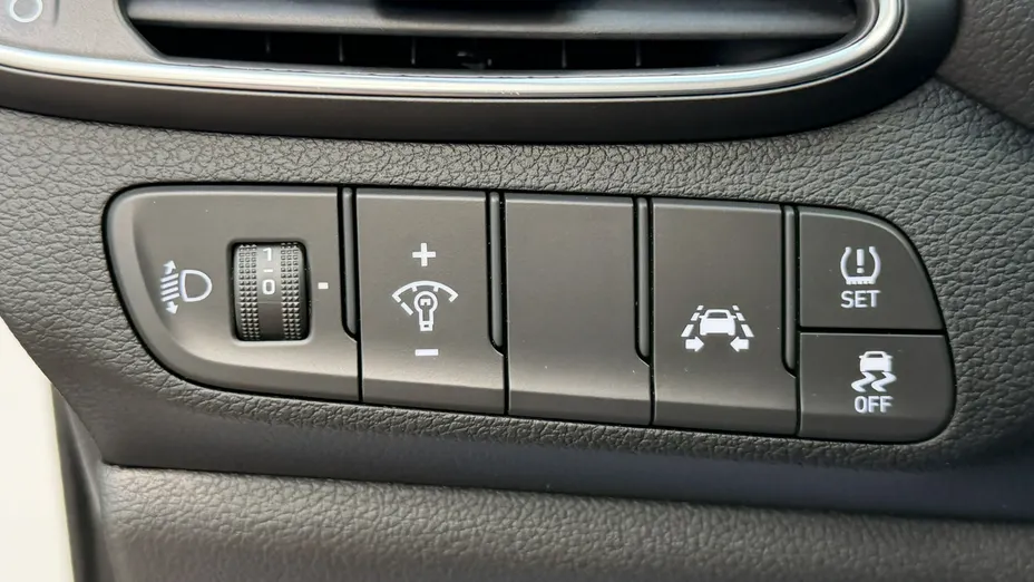 HYUNDAI i30 -