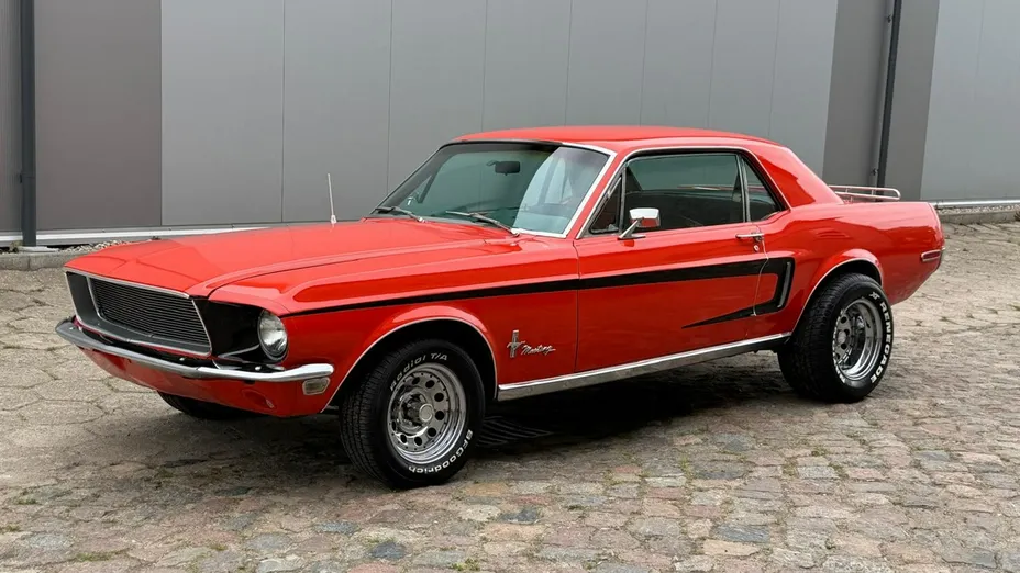 FORD Mustang -