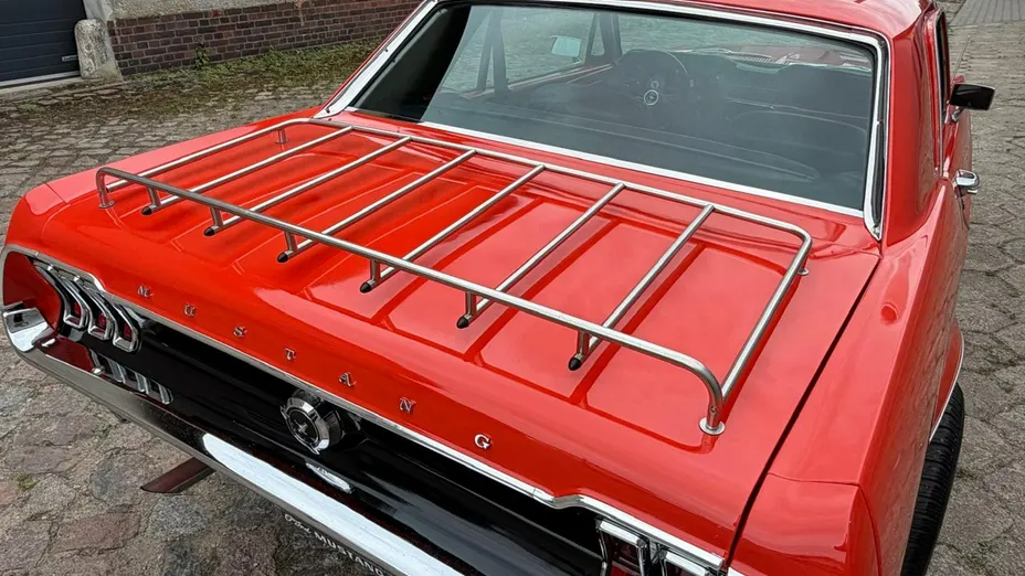 FORD Mustang -