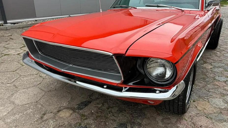 FORD Mustang -