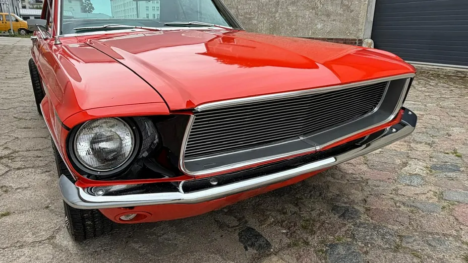 FORD Mustang -