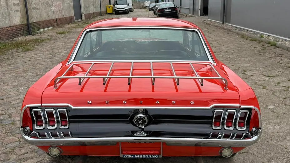 FORD Mustang -