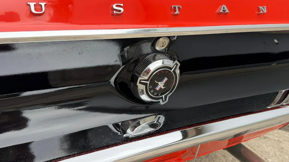 FORD Mustang -