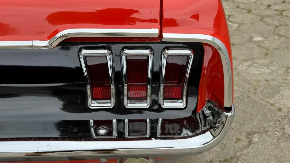 FORD Mustang -