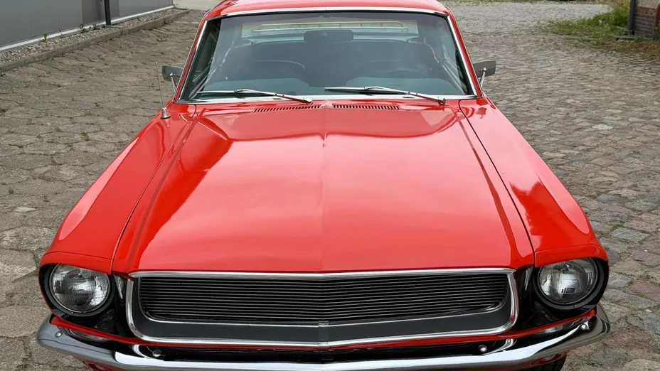 FORD Mustang -