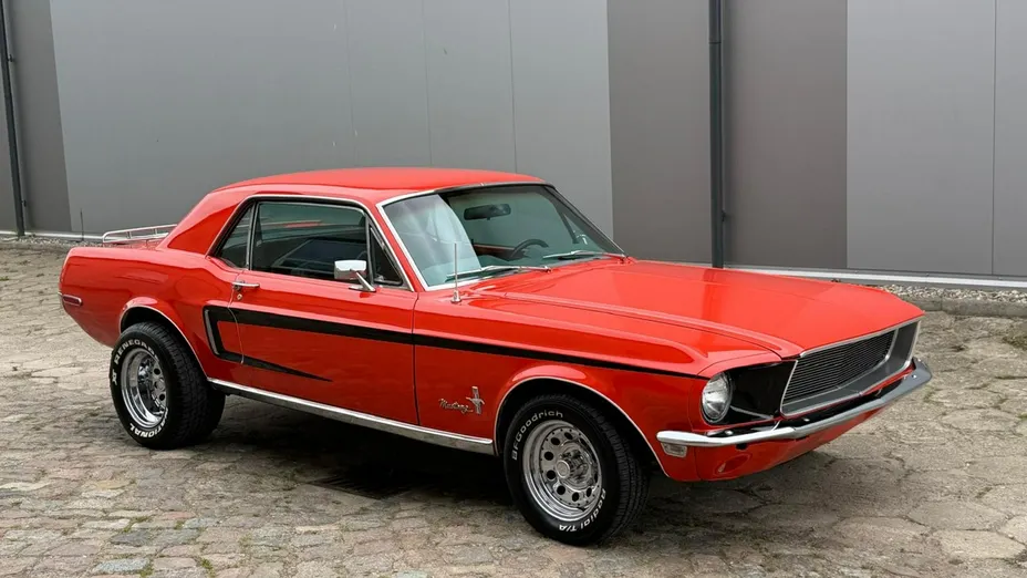 FORD Mustang -
