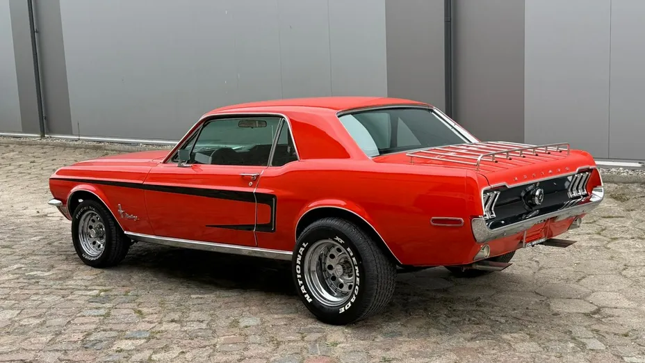 FORD Mustang -
