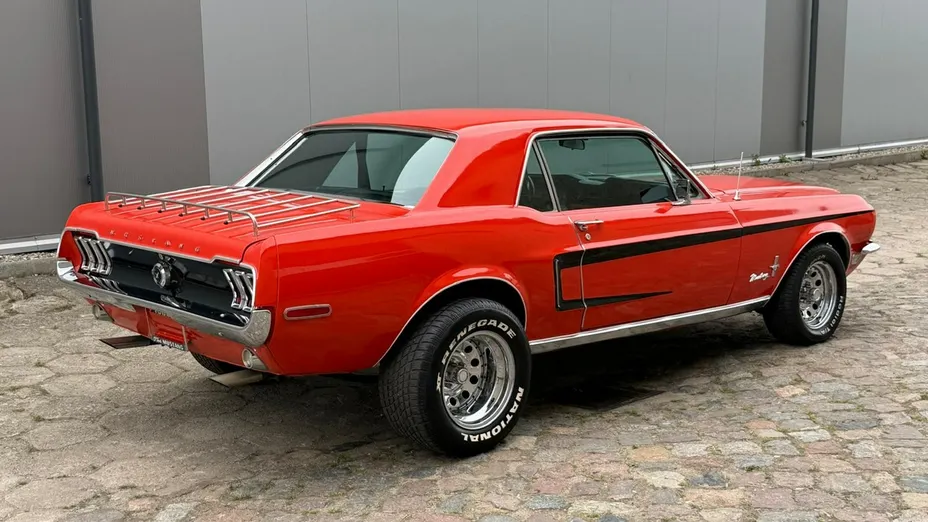 FORD Mustang -