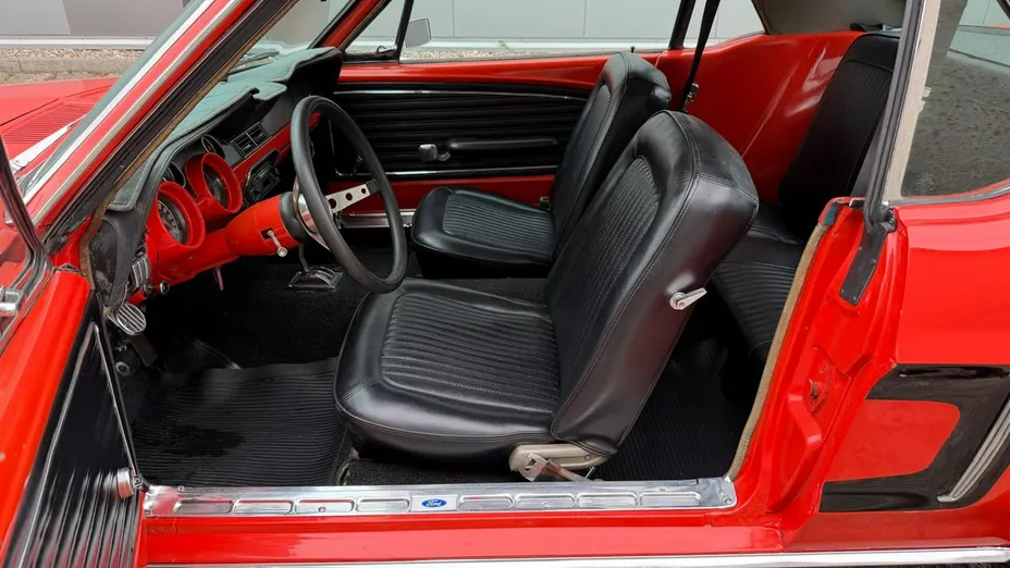 FORD Mustang -