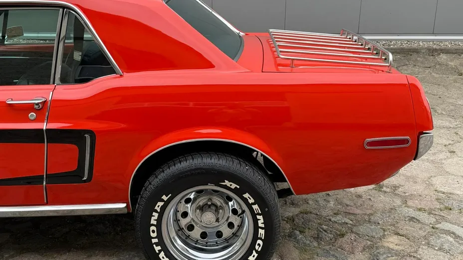 FORD Mustang -