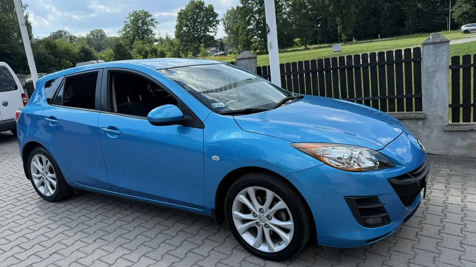 MAZDA 3 -