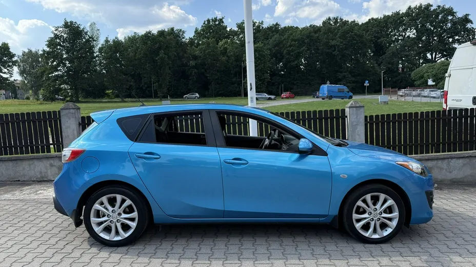 MAZDA 3 -