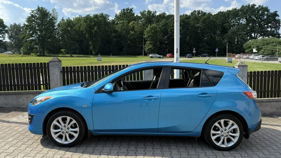 MAZDA 3 -