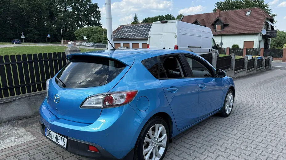 MAZDA 3 -