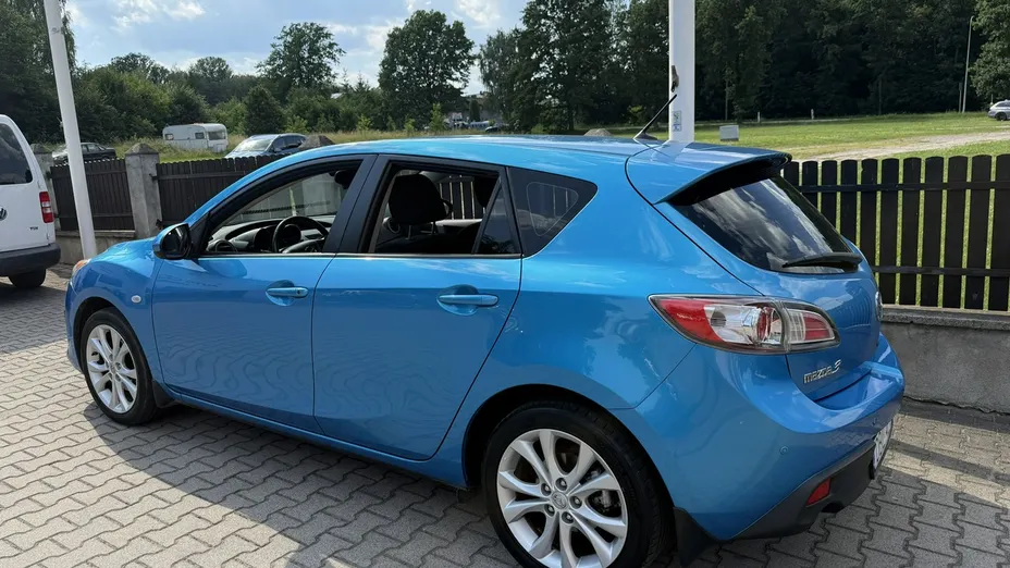 MAZDA 3 -