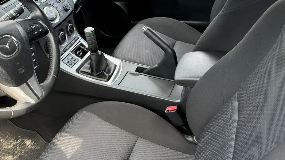 MAZDA 3 -