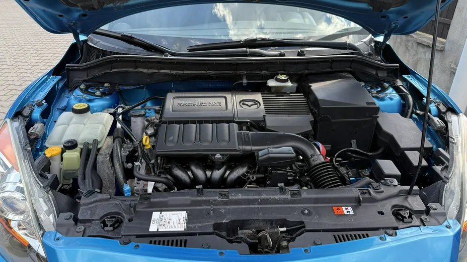 MAZDA 3 -