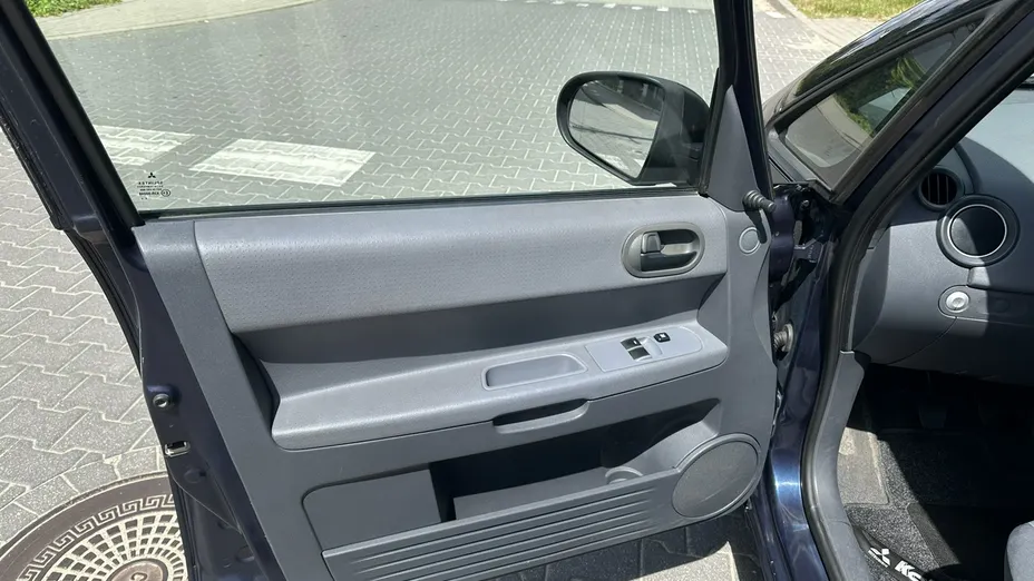 MITSUBISHI Colt -