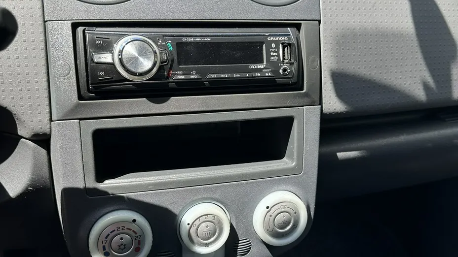 MITSUBISHI Colt -