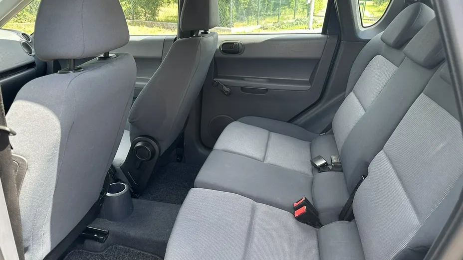 MITSUBISHI Colt -