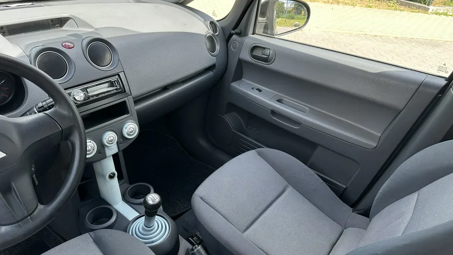 MITSUBISHI Colt -