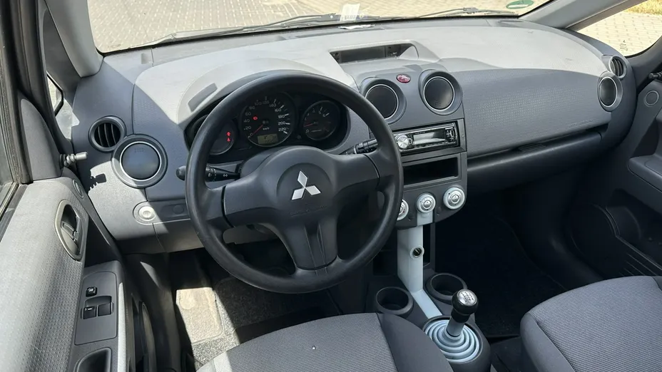 MITSUBISHI Colt -